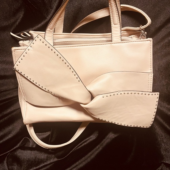 JESSICA SIMPSON CROSSBODY PURSE - Picture 2 of 10